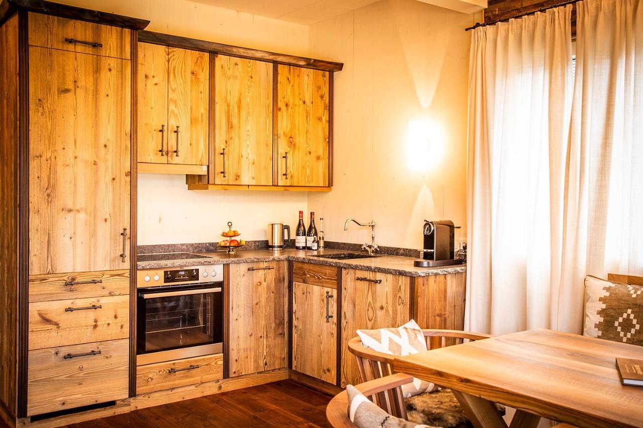 Golden Hill Country Chalets & Suites Waldschach Bagian luar foto