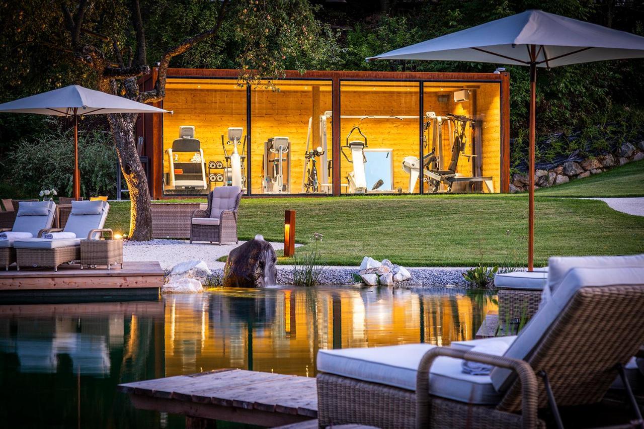 Golden Hill Country Chalets & Suites Waldschach Bagian luar foto