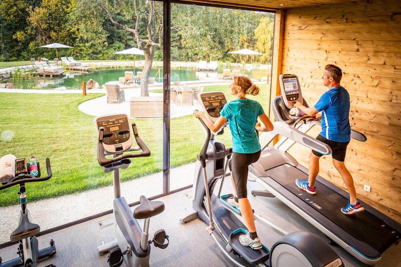 Golden Hill Country Chalets & Suites Waldschach Bagian luar foto
