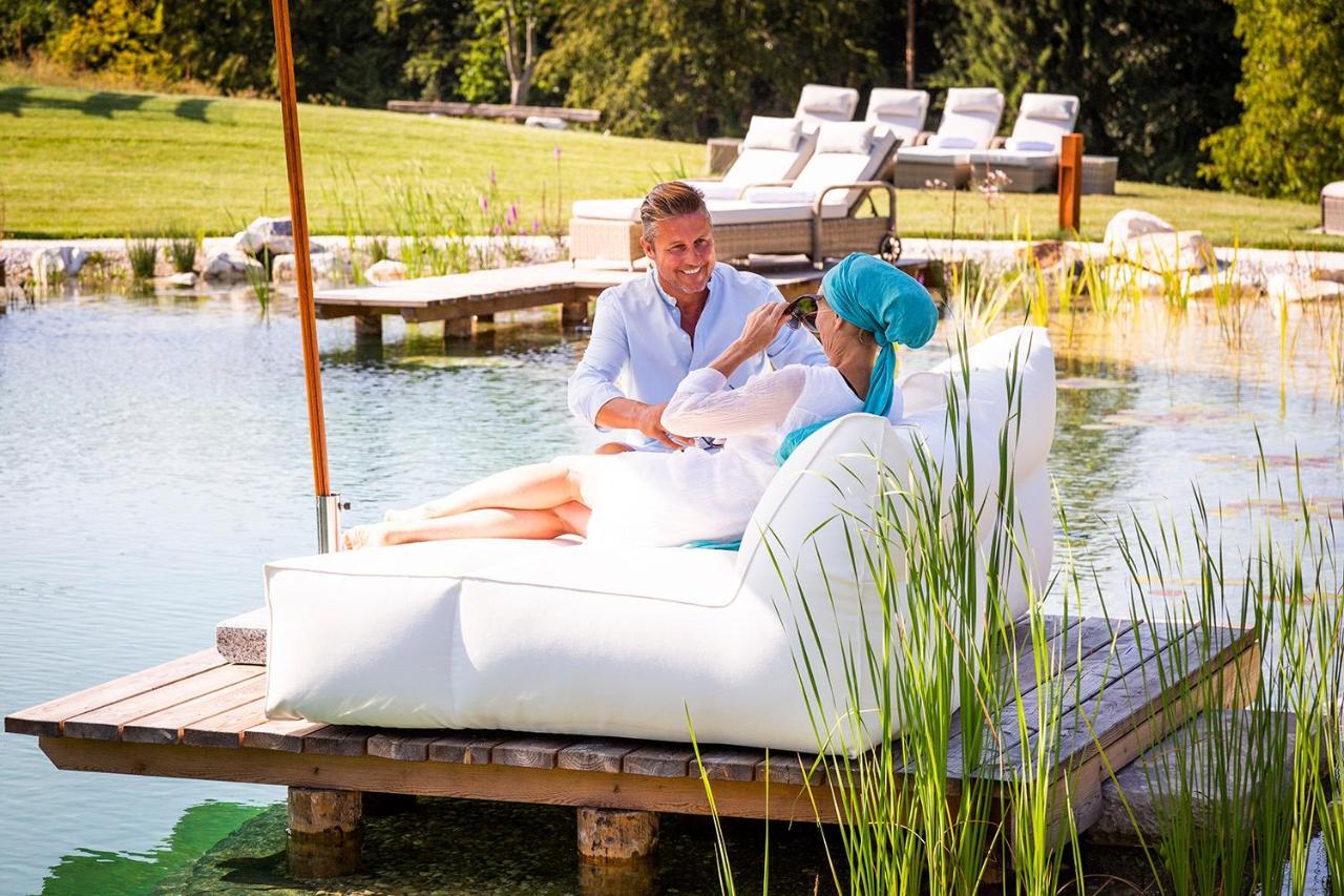 Golden Hill Country Chalets & Suites Waldschach Bagian luar foto