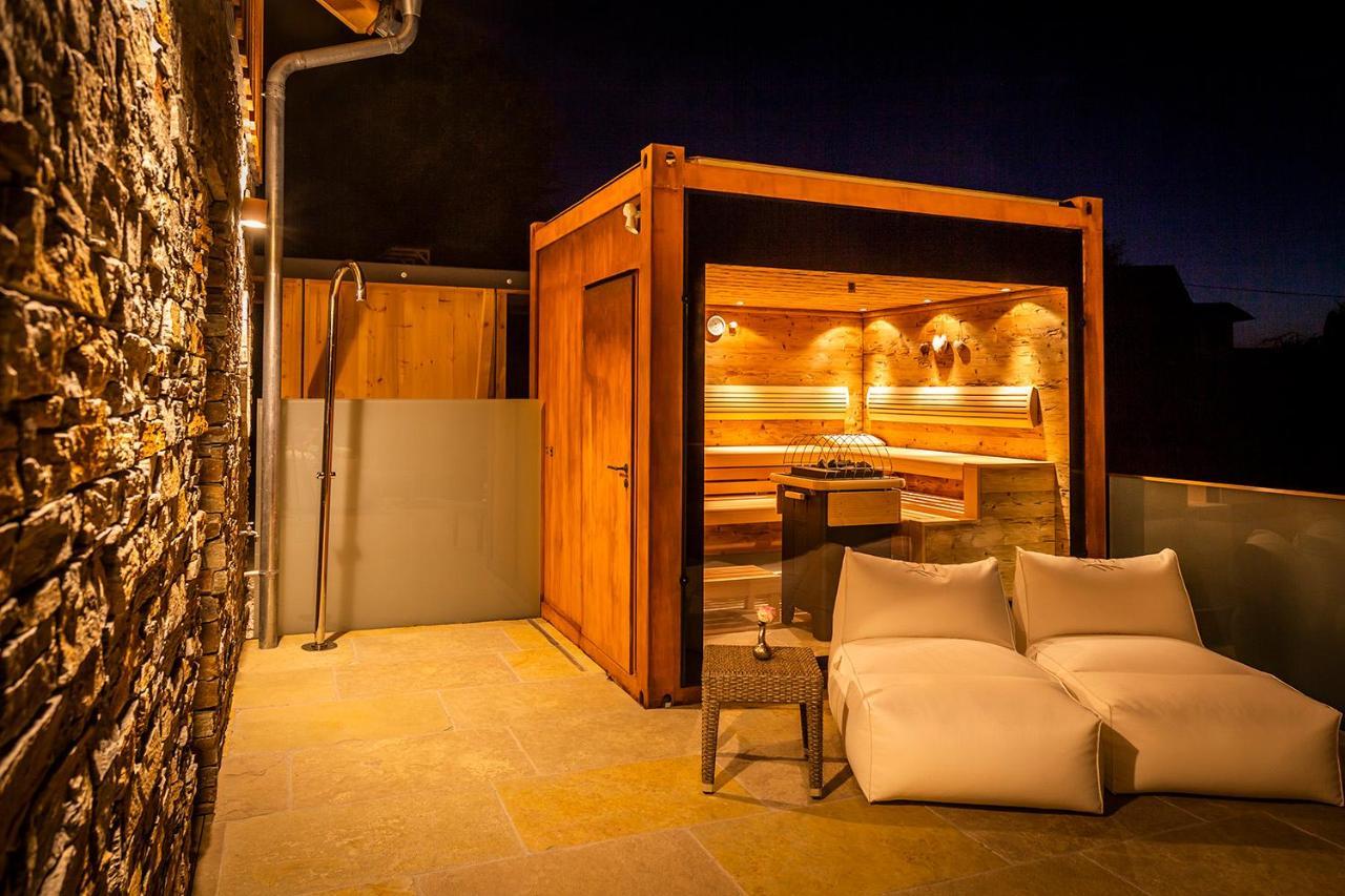 Golden Hill Country Chalets & Suites Waldschach Bagian luar foto
