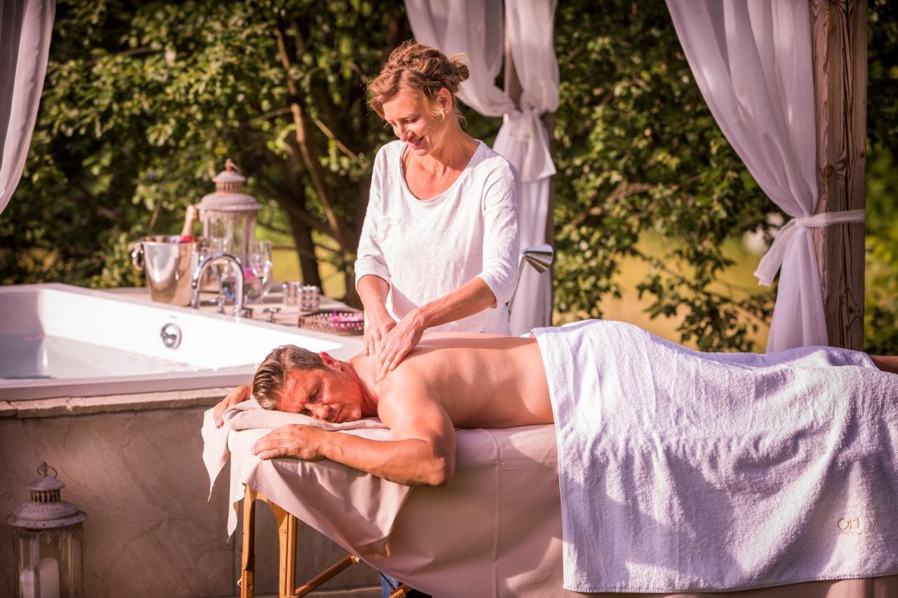 Golden Hill Country Chalets & Suites Waldschach Bagian luar foto
