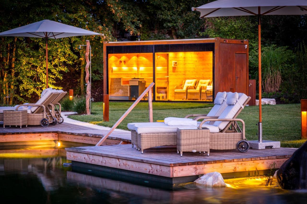 Golden Hill Country Chalets & Suites Waldschach Bagian luar foto