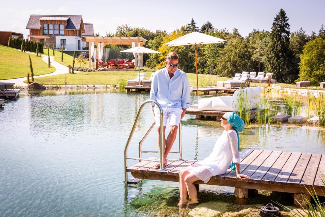 Golden Hill Country Chalets & Suites Waldschach Bagian luar foto